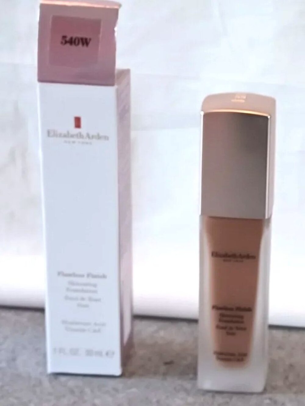 NEW In Box Elizabeth Arden Flawless Finish Skincaring Buildable Foundation 540W